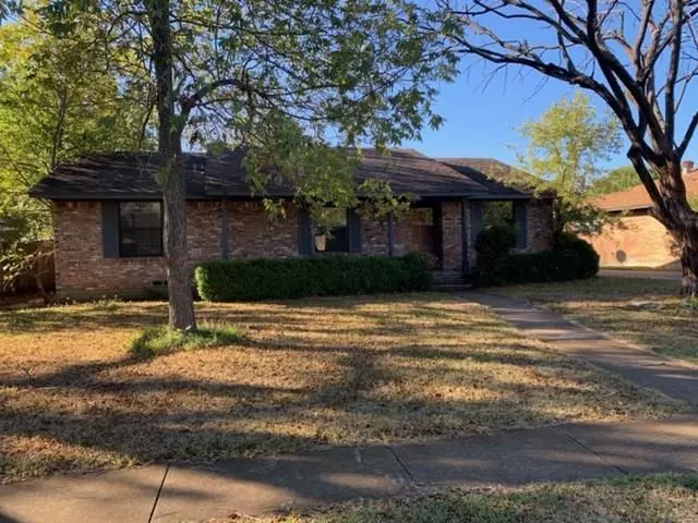 864 Magnolia Lane, Lancaster, TX 75146