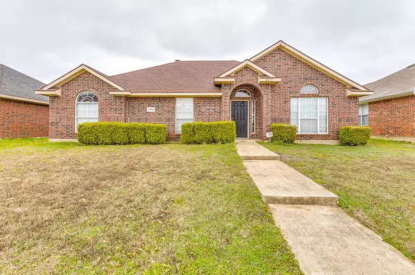 2219 W Thoroughbred Drive, Lancaster, TX 75146