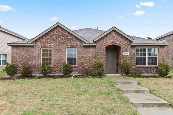 1747 Pioneer Way, Lancaster, TX 75146