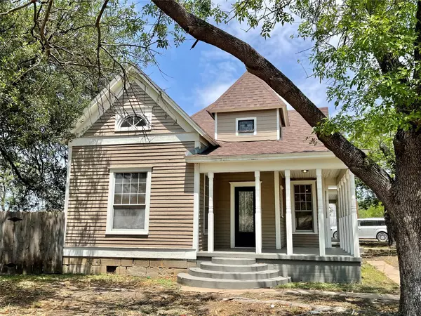 1602 N Fisher Street,  Goldthwaite,  TX 76844