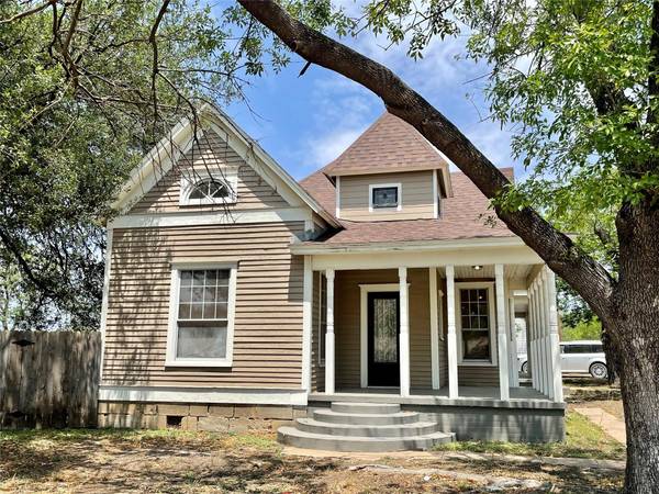 1602 N Fisher Street, Goldthwaite, TX 76844