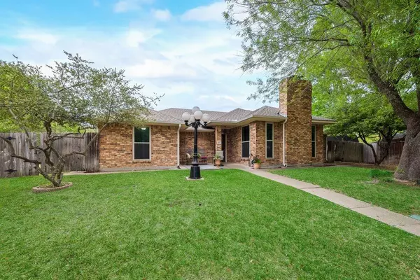 107 Buffalo Creek Circle, Waxahachie, TX 75165