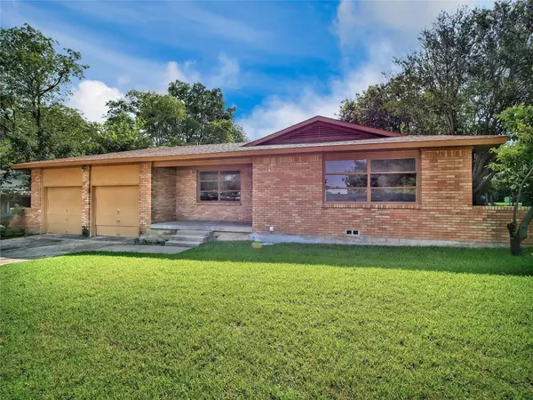 1737 Scenery Hill Road, Fort Worth, TX 76103