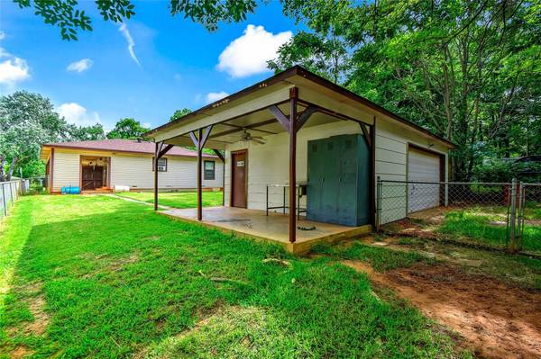 1054 W Star Street W, Denison, TX 75020