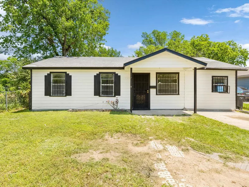 1737 Dillard Street, Fort Worth, TX 76105