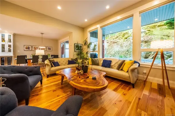 140 Bray Rd, Nanaimo, BC V9T 0J8