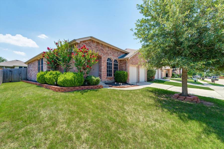 1032 Albatross Lane, Aubrey, TX 76227