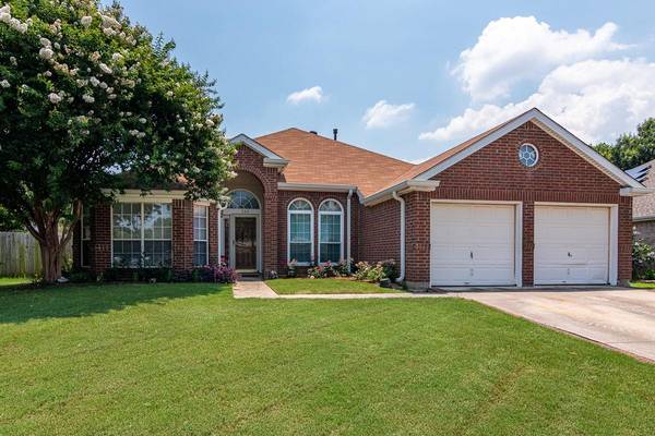 324 Sweet Leaf Lane, Lake Dallas, TX 75065