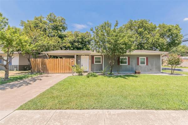 5800 Dennis Avenue, Fort Worth, TX 76114