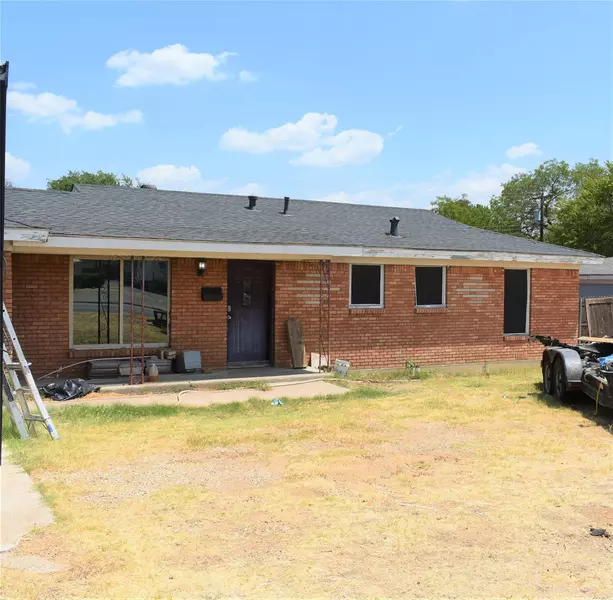 816 Brown Trail, Bedford, TX 76022