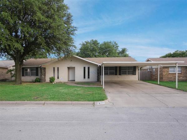 209 Rancho Drive, Saginaw, TX 76179