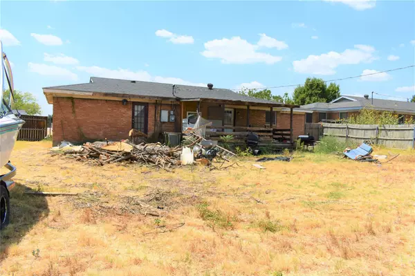 Bedford, TX 76022,816 Brown Trail