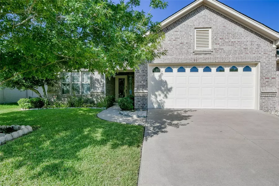 1008 Roberts Bend Court, Granbury, TX 76048