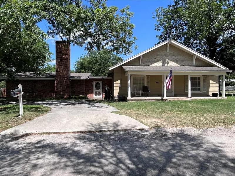 800 N Lane Street, Comanche, TX 76442