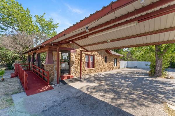 2208 Austin Avenue, Brownwood, TX 76801