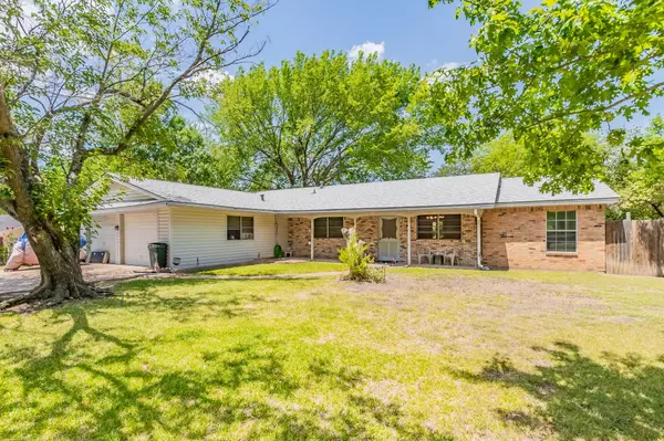 1413 Hillside Drive, Midlothian, TX 76065