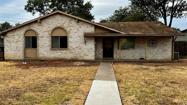 2112 Austin Drive, Carrollton, TX 75006