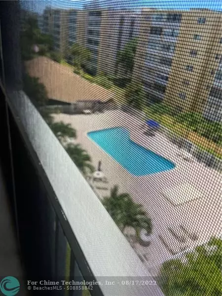 Hallandale Beach, FL 33009,620 NE 12th Ave  #606