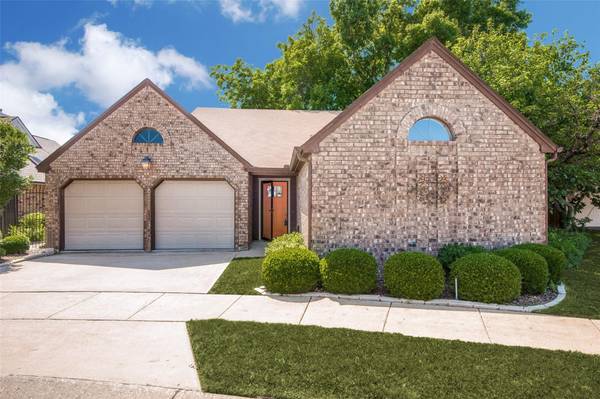 1321 Autumn Chase Square, Bedford, TX 76022