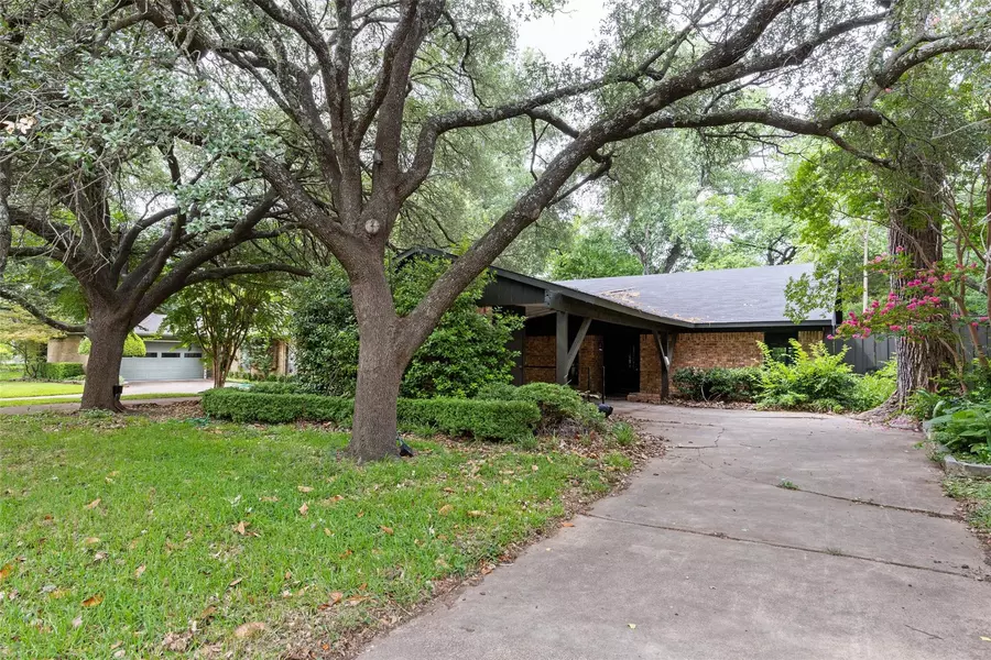 6909 Lyre Lane, Dallas, TX 75214