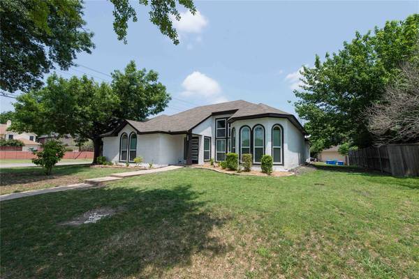 8701 Woodlake Drive, Rowlett, TX 75088