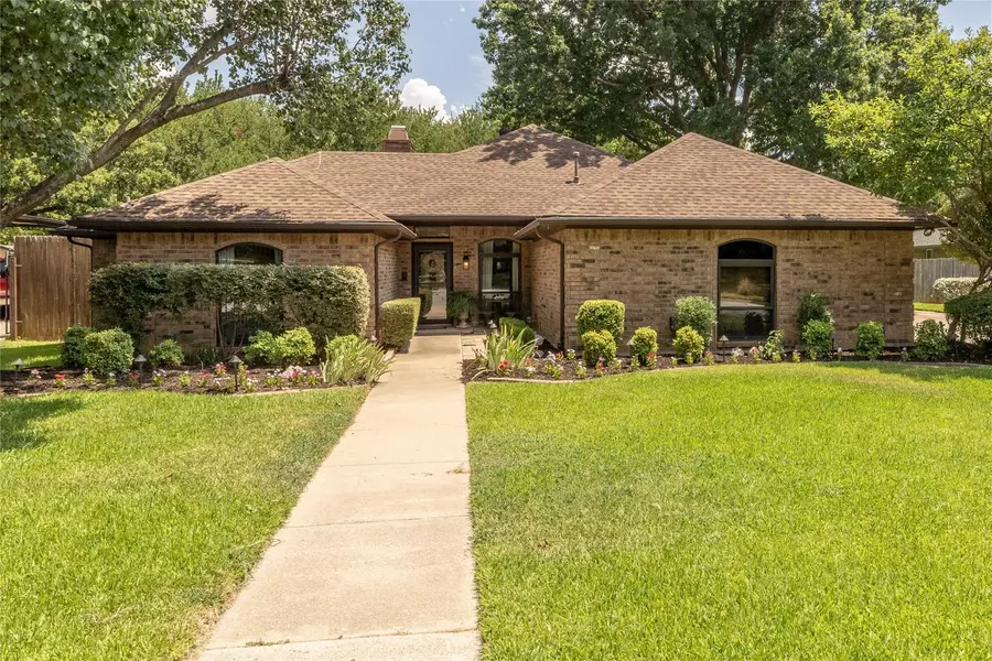 3162 Stone Creek Lane, Grapevine, TX 76051