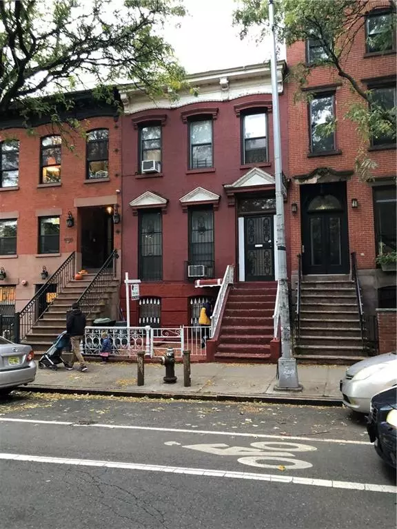 Brooklyn, NY 11238,418 Franklin AVE