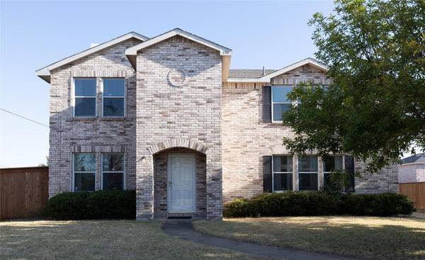 654 Pondview Drive, Cedar Hill, TX 75104