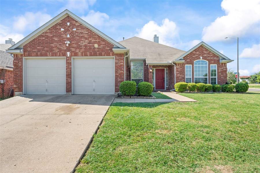 318 Fort Edward Drive, Arlington, TX 76002