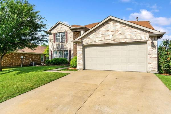 7002 Lake Jackson Drive, Arlington, TX 76002