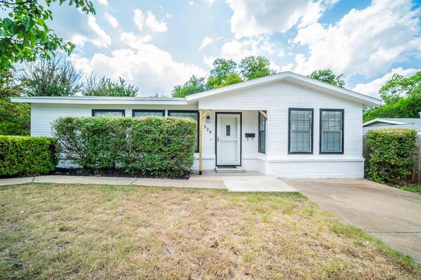 326 Live Oak Lane, Weatherford, TX 76086