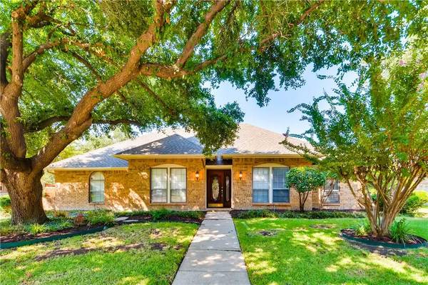 1033 Hampshire Lane, Carrollton, TX 75007