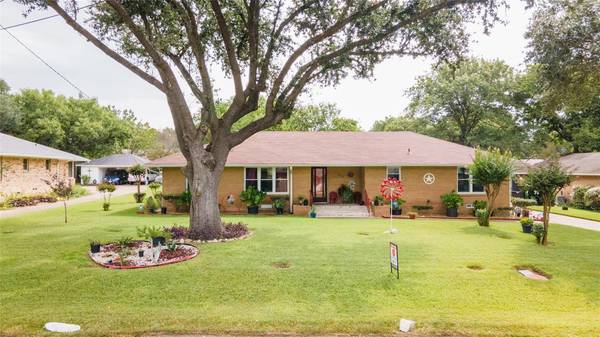 212 Martin Drive, Lancaster, TX 75146