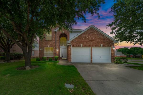 9800 Hickory Hollow Lane, Irving, TX 75063