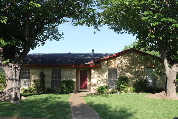 209 Los Santos Drive, Garland, TX 75043