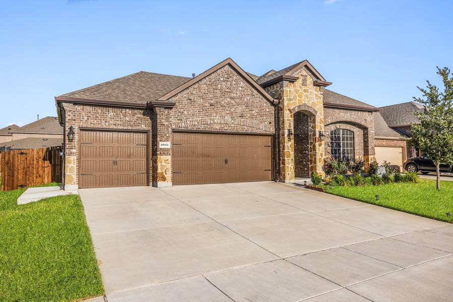 2832 Grizzly Road, Aubrey, TX 76227