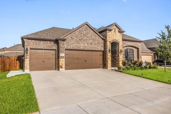 2832 Grizzly Road, Aubrey, TX 76227