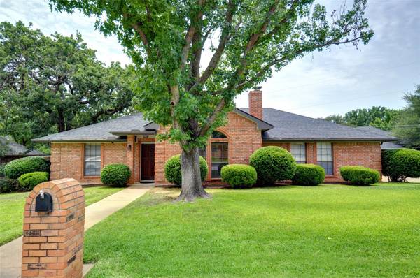 3404 Fort Hunt Drive,  Arlington,  TX 76016