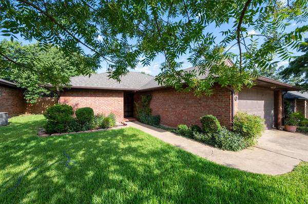 10 Preston Trail Court,  Pantego,  TX 76013