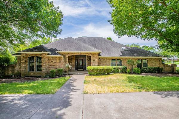 513 Winding Creek Trail, Oak Leaf, TX 75154