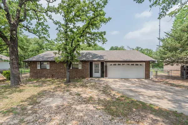 1504 Willow Wood Drive, Azle, TX 76020