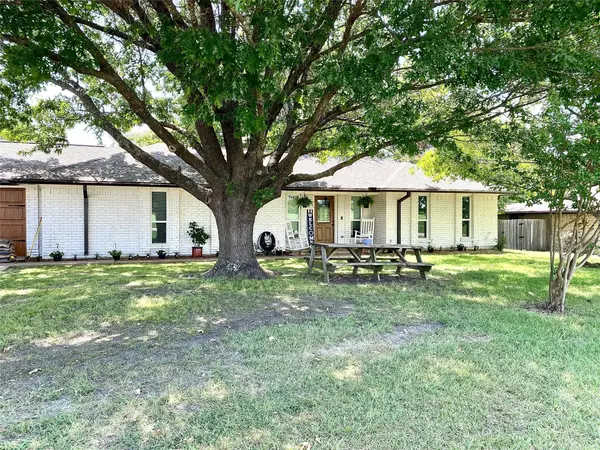 Crandall, TX 75114,815 S 4th Street