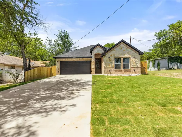 2405 Bomar Avenue, Fort Worth, TX 76103