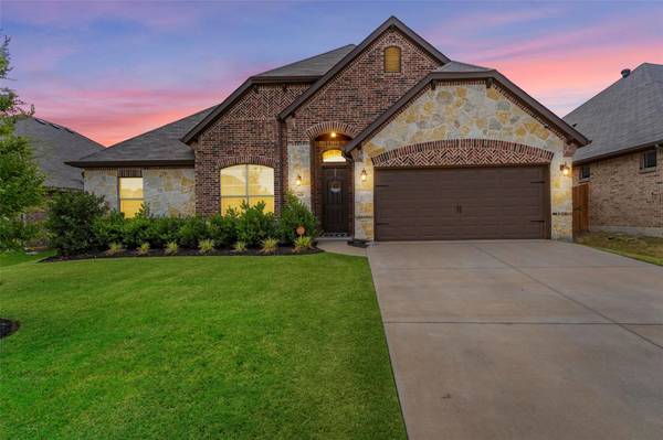 319 Cattlemans Trail, Saginaw, TX 76131