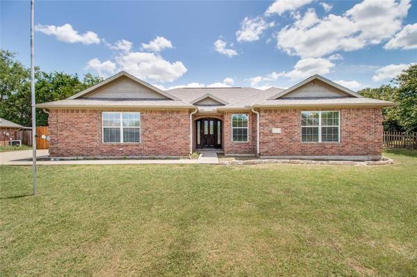 104 Red Oak Circle, Ector, TX 75439