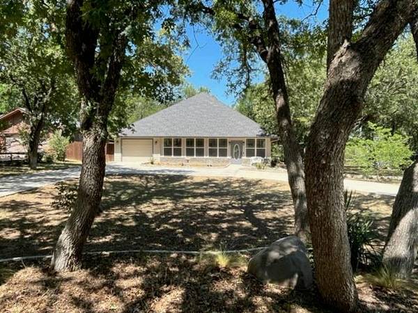 1004 Live Oak Circle, Hico, TX 76457