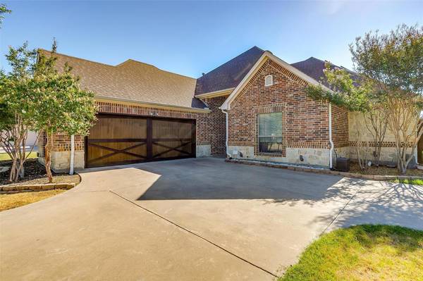 3933 Palomino Drive, Benbrook, TX 76116