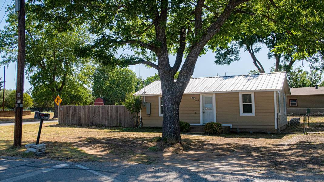 409 College Street, Joshua, TX 76058