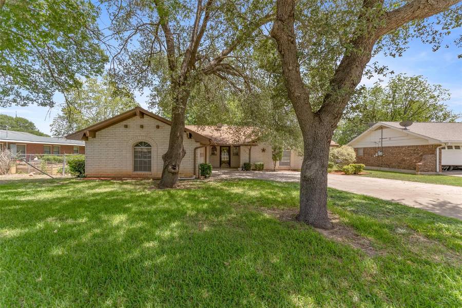 2304 Asbury Street, Brownwood, TX 76801