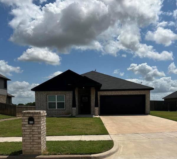 613 Mathew Street, Grandview, TX 76050